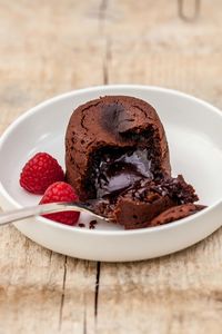 Close-up of chocolate cake in plate on table