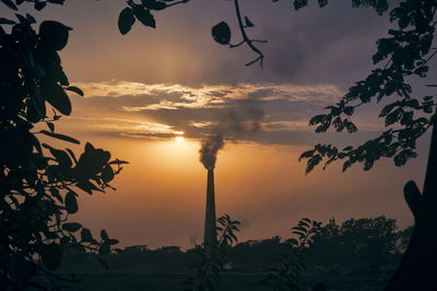 Brick field chimney, at taki in west bengal, near ichamati riverbank. photo taken during sunset.