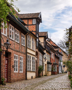 Beautiful and picturesque narrow alley in old town of lüneburg