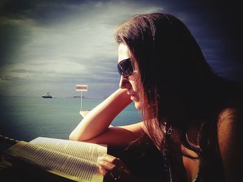 Young woman looking at sea