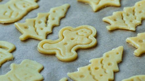 Raw cristmas home made butter biscuits cookies. gingerbread man cookie. 