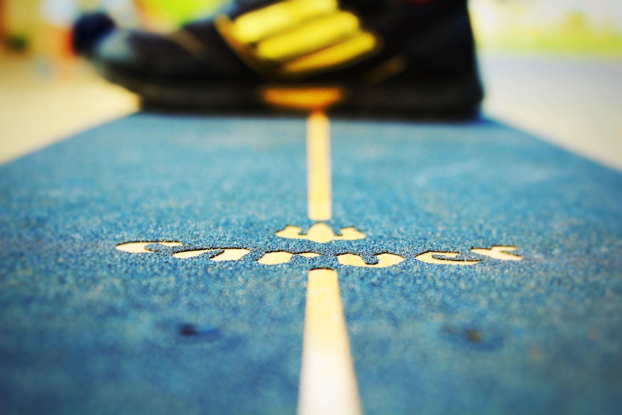 CLOSE-UP OF ARROW SIGN ON TABLE