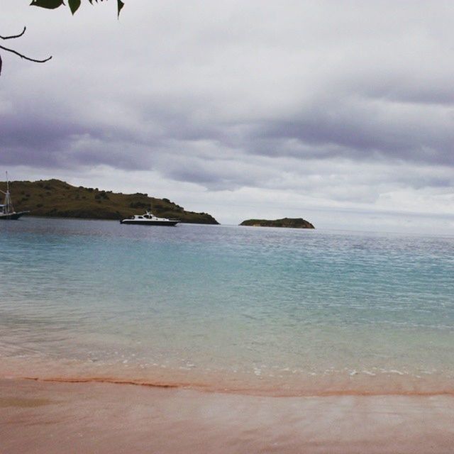 sea, sky, water, beach, tranquil scene, scenics, tranquility, horizon over water, cloud - sky, beauty in nature, cloudy, shore, nature, cloud, sand, idyllic, coastline, day, overcast, outdoors