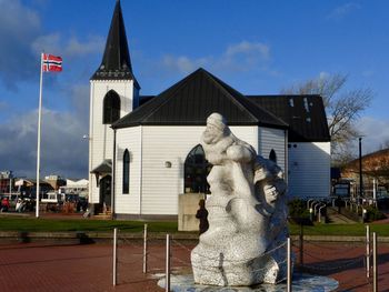 Statue of building against sky