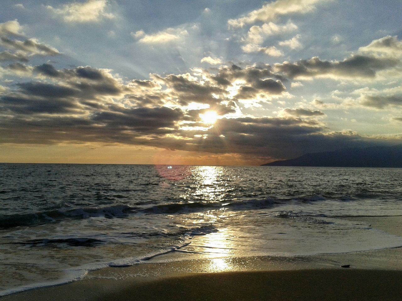 sea, water, beach, horizon over water, sunset, scenics, tranquil scene, sky, beauty in nature, tranquility, shore, sun, reflection, cloud - sky, idyllic, nature, cloud, wave, sand, sunlight