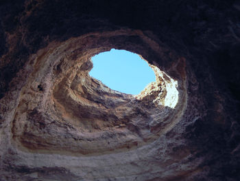 Rock formation in tunnel