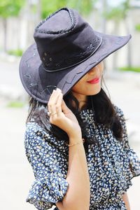 Close-up of young woman in hat