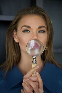 Portrait of woman drinking glass