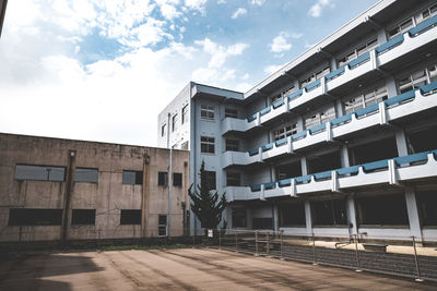 Koyo high school - earthquake - japan