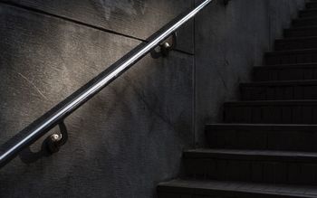 CLOSE-UP OF STAIRS IN STAIRCASE