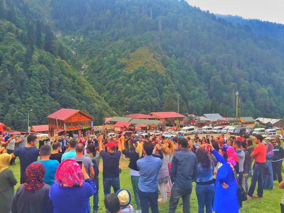 mountain, large group of people, person, tree, lifestyles, men, leisure activity, tourism, travel destinations, crowded, tourist, casual clothing, traditional culture, valley, crowd, culture, tranquility, outdoors, nature, tranquil scene, majestic, day, scenics, famous place