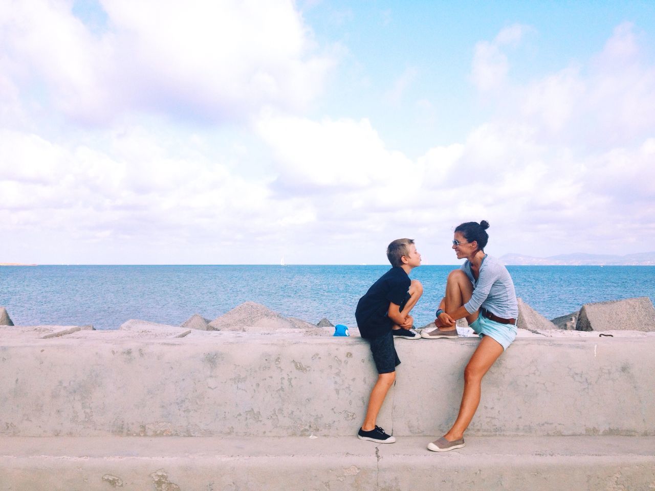 horizon over water, sea, sky, lifestyles, full length, leisure activity, water, beach, casual clothing, rear view, cloud - sky, togetherness, shore, childhood, cloud, standing, nature