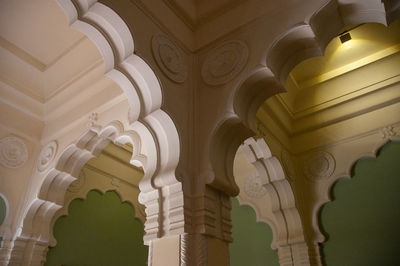 Interior curve of walls inside house of jodhpur palace