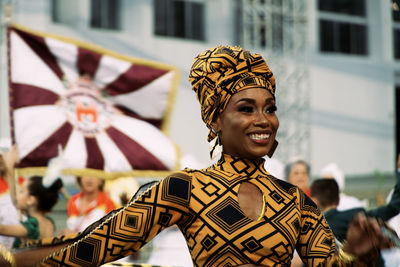 Close-up portrait of smiling young woman outdoors