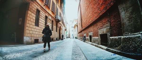 Narrow alley in city