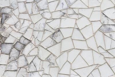 Mosaic tile design with broken pieces in different size and tones