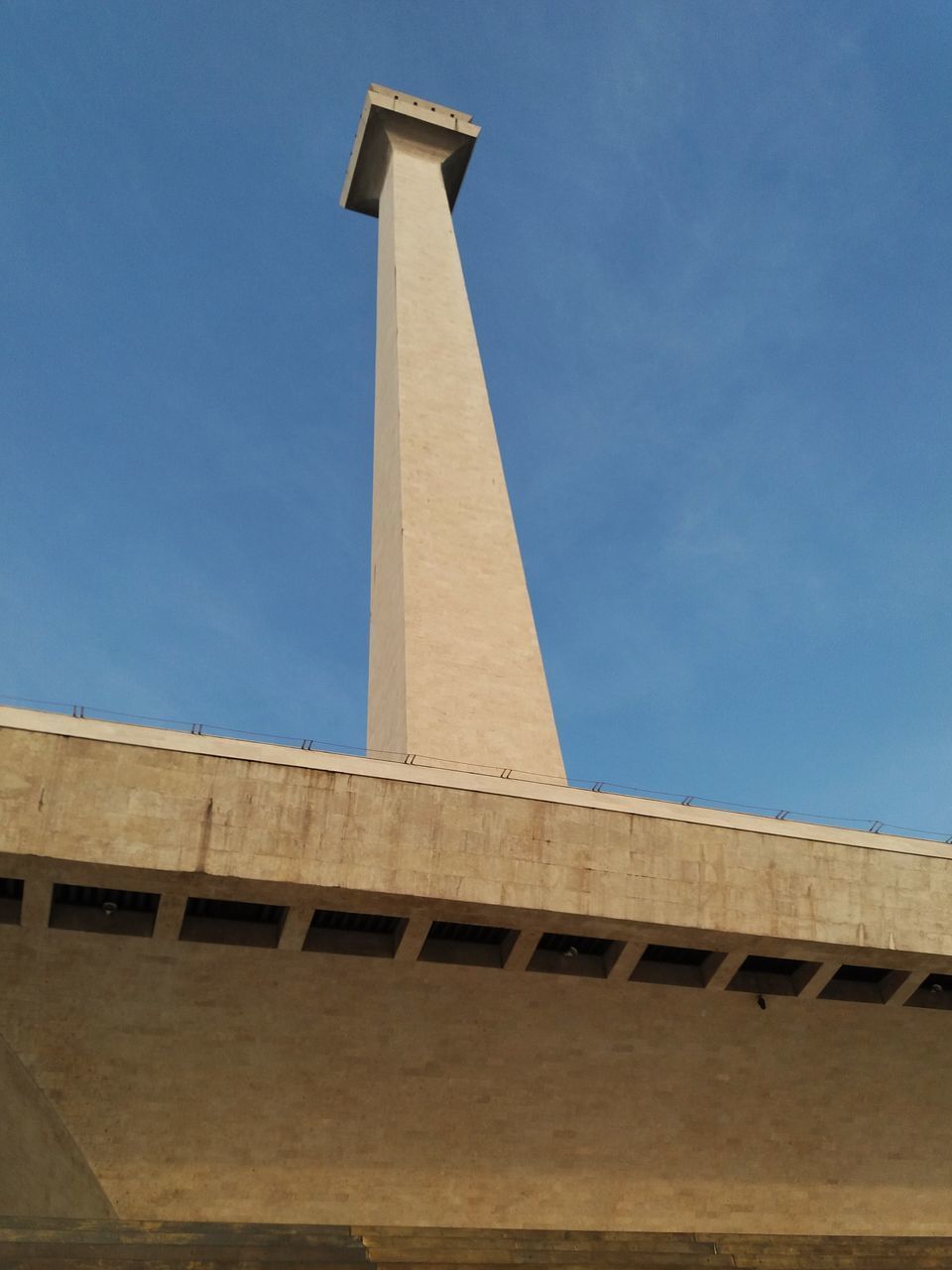 LOW ANGLE VIEW OF HISTORICAL BUILDING AGAINST SKY