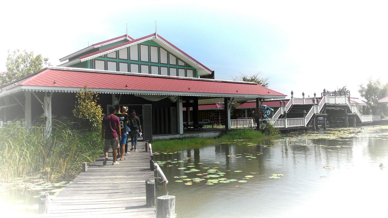 VIEW OF BUILDING AT WATERFRONT