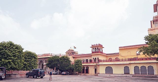 architecture, building exterior, built structure, tree, sky, car, transportation, road, street, land vehicle, city, cloud - sky, outdoors, day, incidental people, mode of transport, house, building, facade, residential building