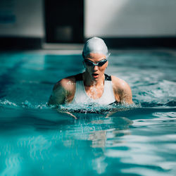 Woman swimming in the swimming pool.