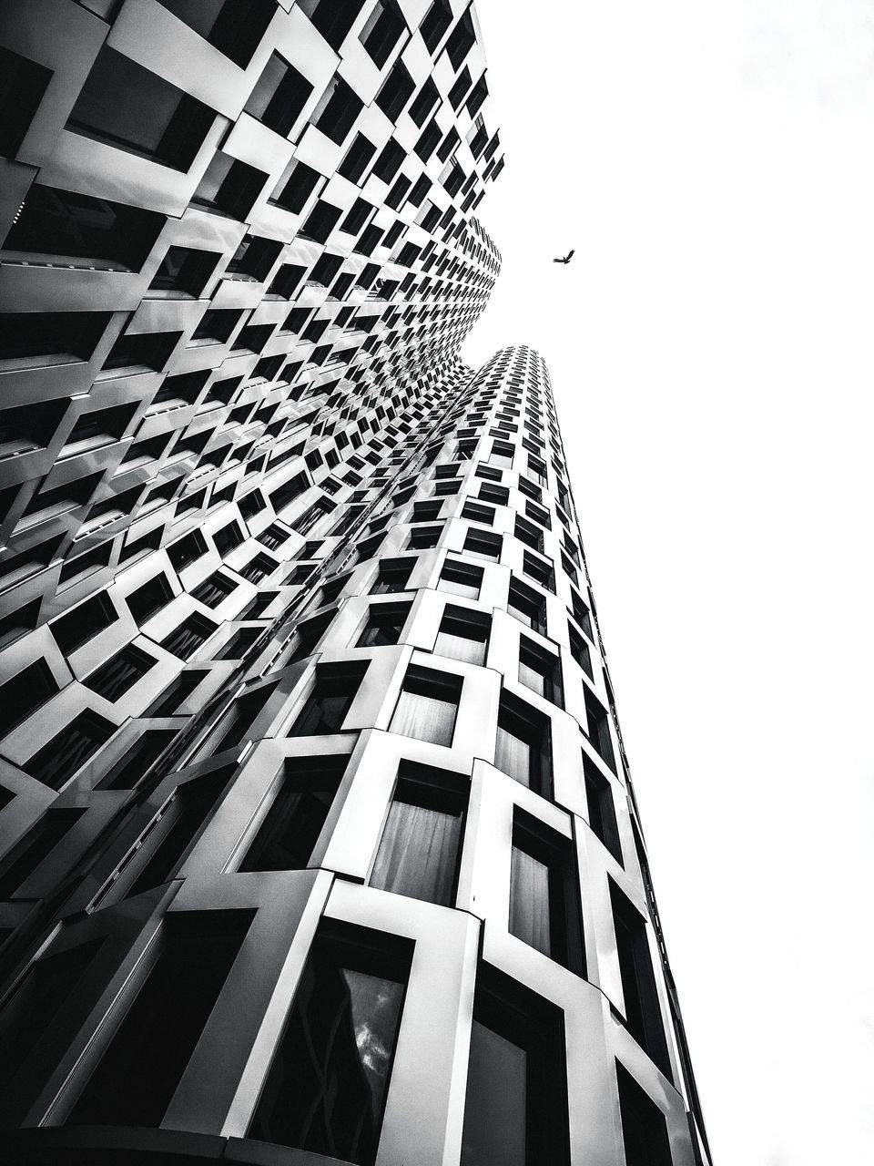 LOW ANGLE VIEW OF MODERN BUILDINGS AGAINST CLEAR SKY