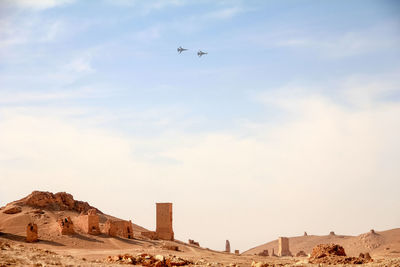 The syrian air force monitors palmyra.