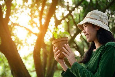 Side view of a woman wearing hat