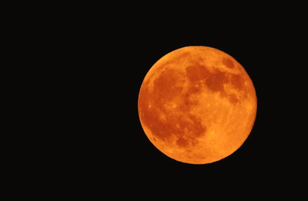 moon, full moon, copy space, astronomy, orange color, night, space, moon surface, black background, nature, no people, sky, outdoors