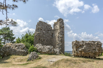 Old ruin building against sky