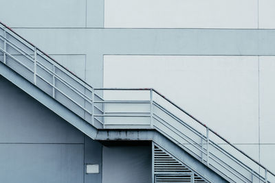 The stair for fire escape with the concrete wall of the mall building.