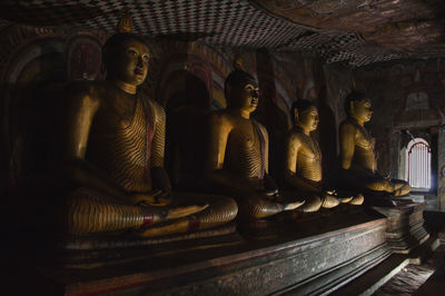 Buddha statues - dambulla cave temple - sri lanka 