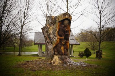 Sculpture in cemetery against sky