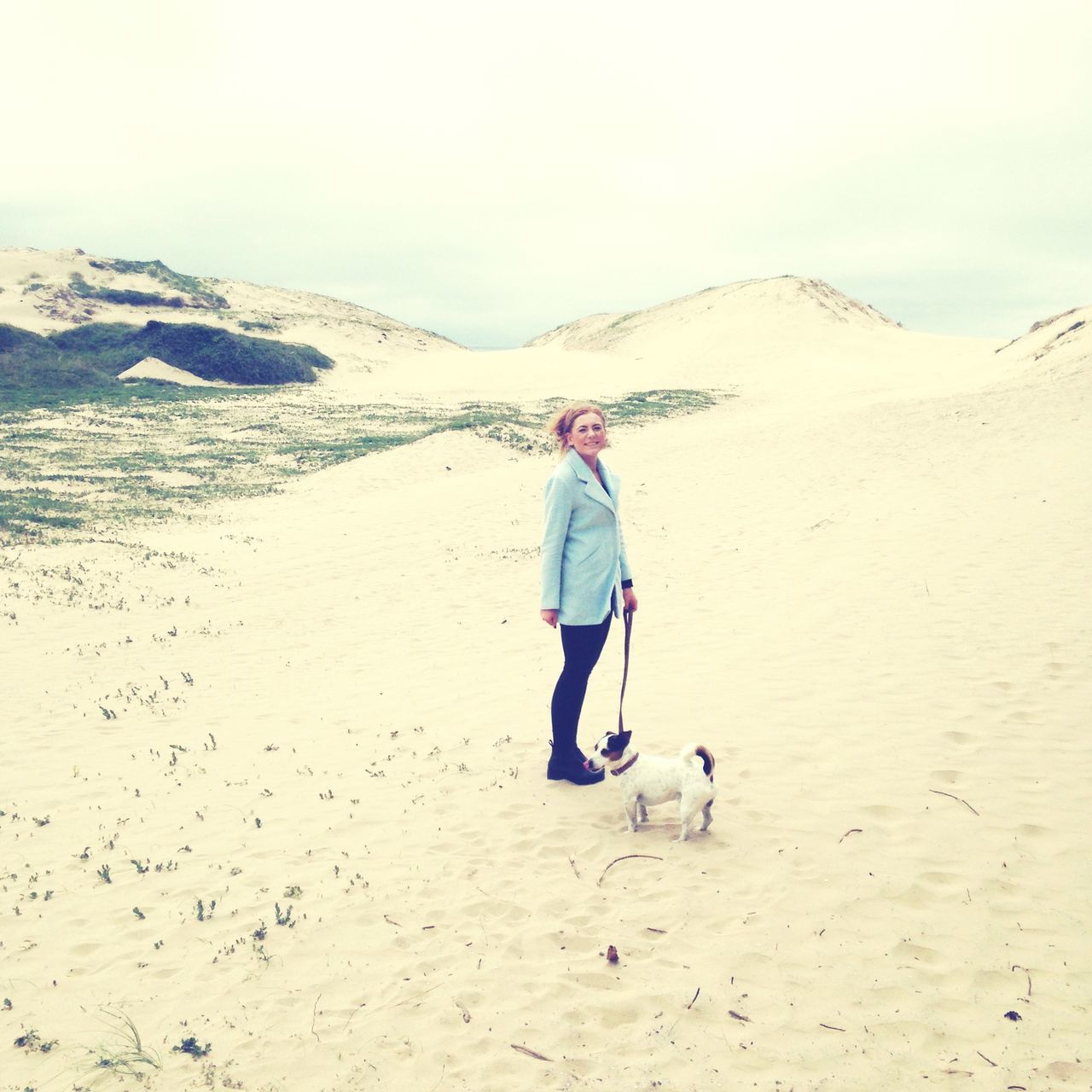 full length, leisure activity, lifestyles, sand, beach, casual clothing, sky, tranquil scene, landscape, tranquility, rear view, vacations, walking, nature, scenics, beauty in nature, childhood, standing