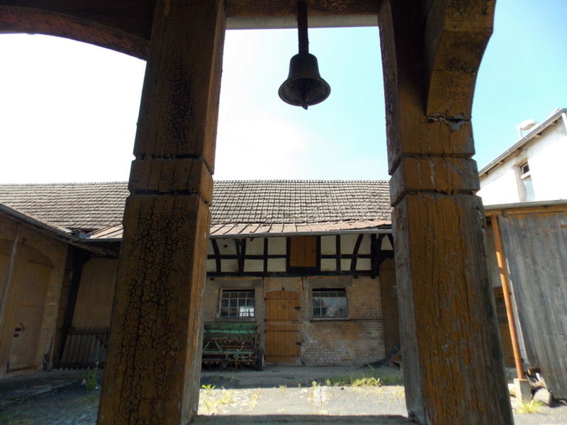 LOW ANGLE VIEW OF OLD BUILDING