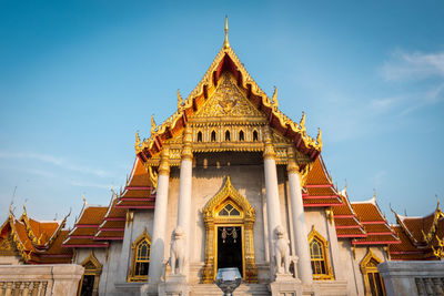 Wat benchamabophit or marble temple in bangkok, thailand. thai temple at morning time.