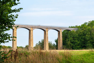 Low angle view of arch bridge against sky