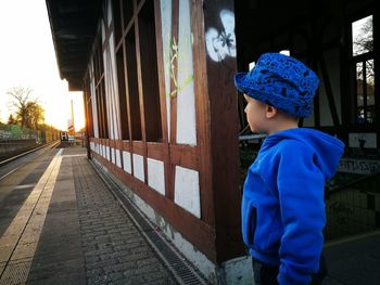 Side view of boy looking at building