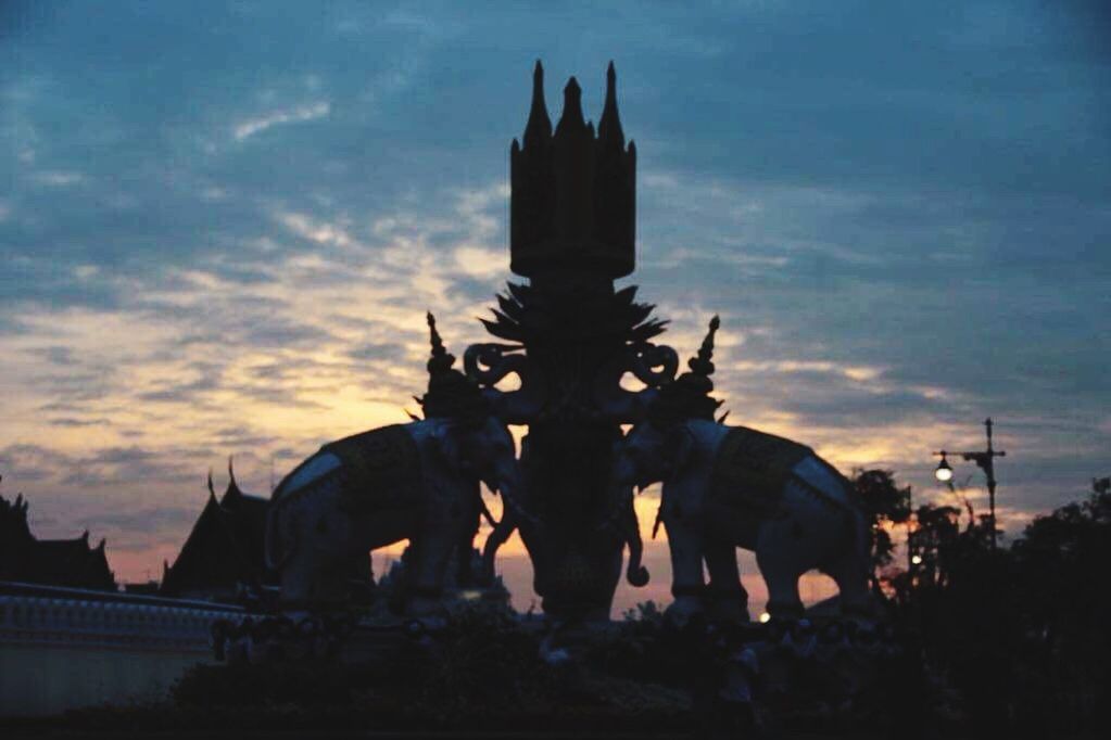 statue, sculpture, horse, sunset, building exterior, no people, architecture, outdoors, sky, war, cloud - sky, day