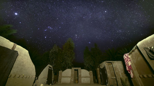 Sky full of stars in m'hamid el ghizlane, one oasis town in the zagora province in morocco, africa.