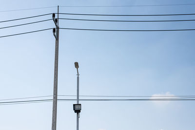 Electricity poles and electric wire with a backdrop of blue sky and clound on sunshine day