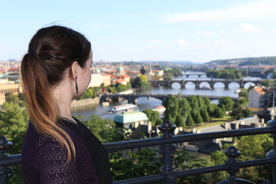 Portrait of young woman looking at cityscape