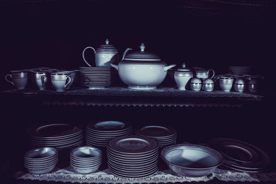 Plate stack and containers in shelf