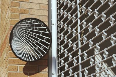 Reflection on of gate on round mirror