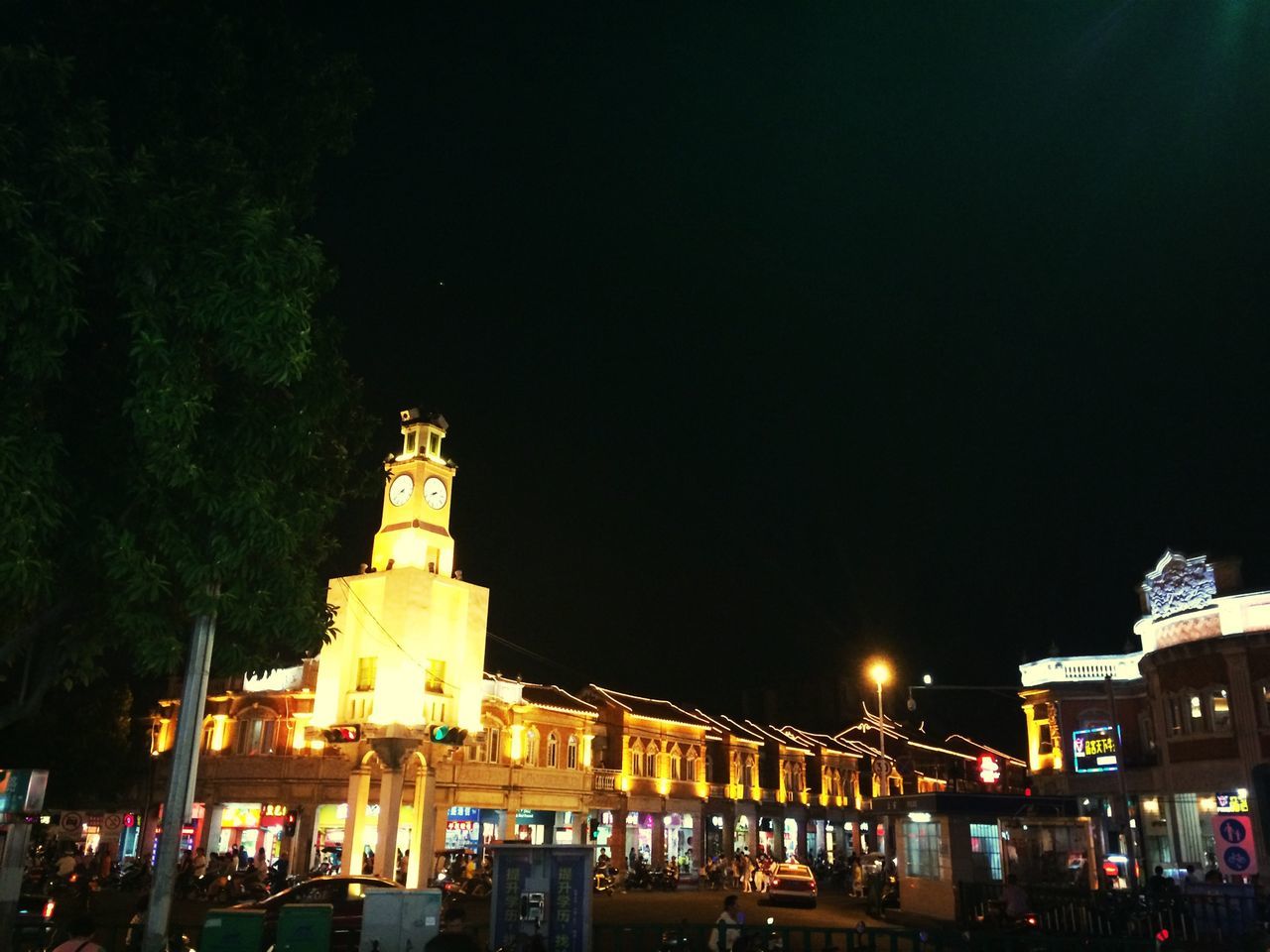 night, illuminated, built structure, architecture, building exterior, clear sky, copy space, sky, street light, low angle view, city, lighting equipment, outdoors, dusk, tree, travel destinations, dark, text, city life, light - natural phenomenon