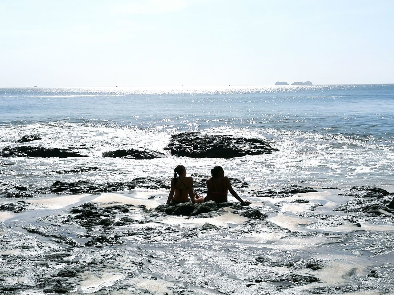 sea, water, horizon over water, real people, beach, nature, outdoors, lifestyles, leisure activity, beauty in nature, togetherness, two people, men, sky, clear sky, women, scenics, day, wave, bonding, adult, people