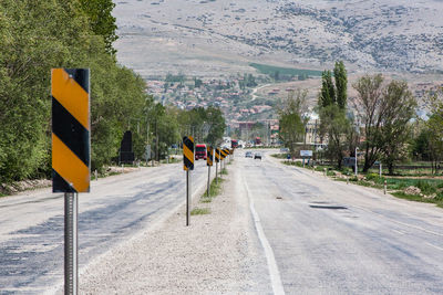 Road amidst trees and mountains