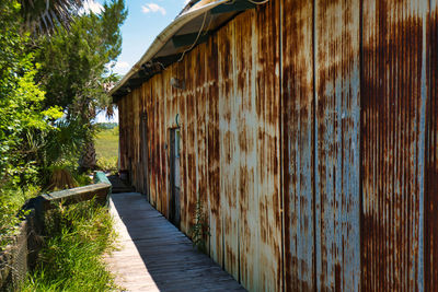 Narrow footpath along old building