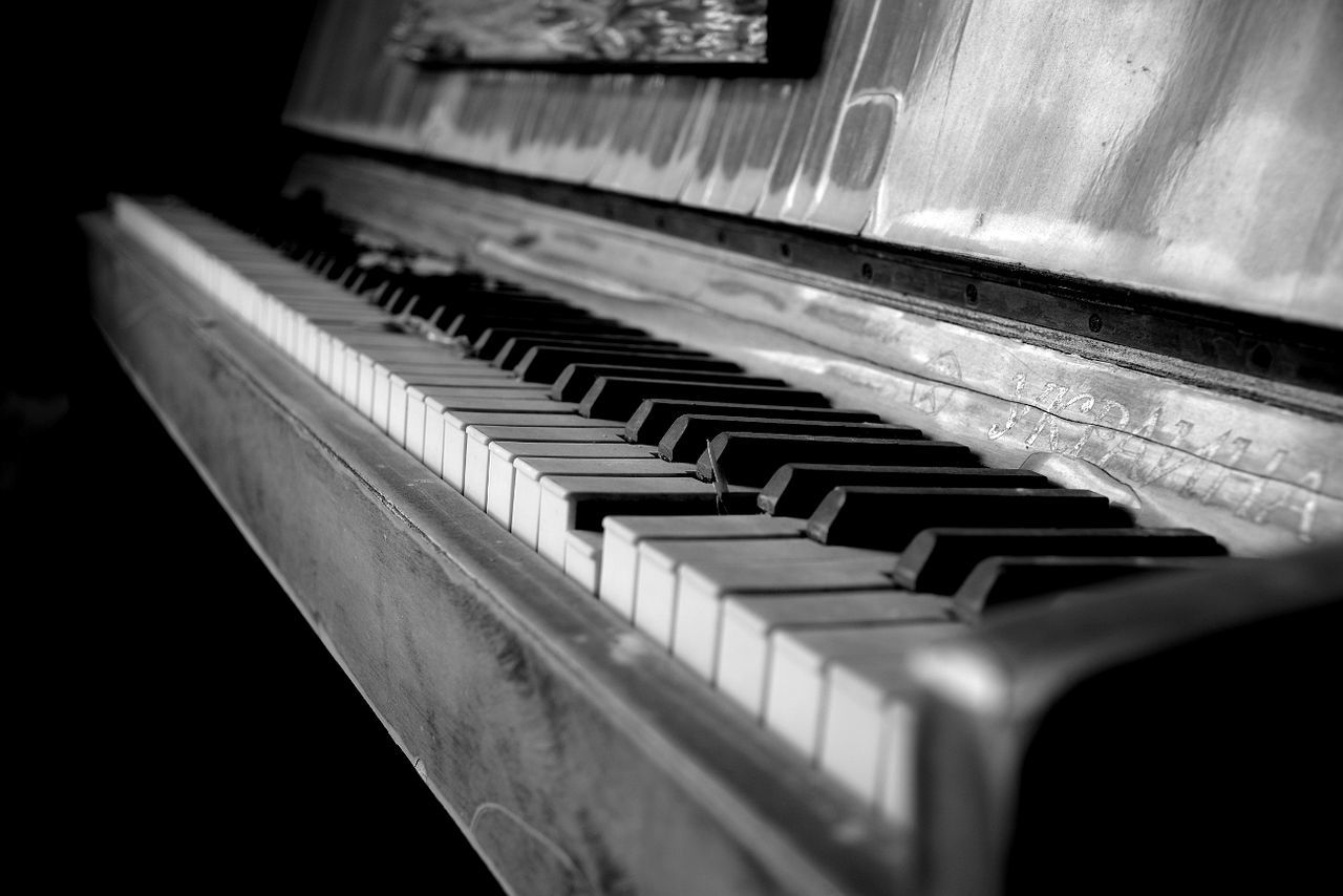 CLOSE-UP OF PIANO KEYS AT HOME