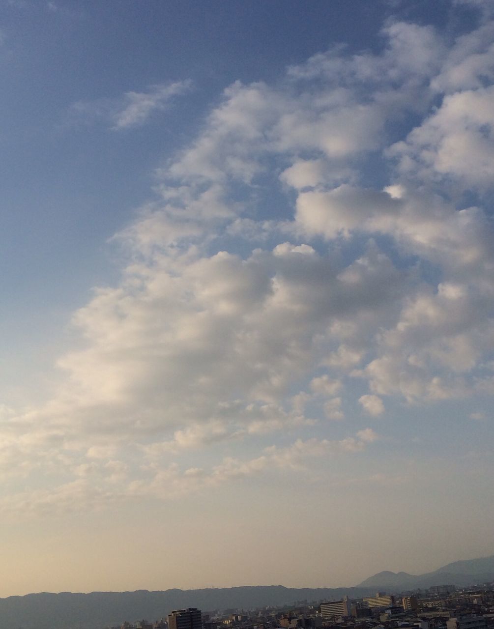 sky, scenics, tranquil scene, sea, tranquility, beauty in nature, cloud - sky, horizon over water, nature, water, cloud, cloudy, idyllic, beach, outdoors, remote, day, landscape, no people, shore