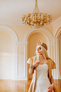 Young bride wearing crown